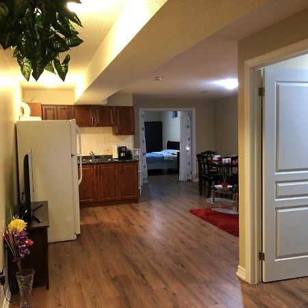 Spacious 2 Bedroom Guest Suite Toronto Esterno foto