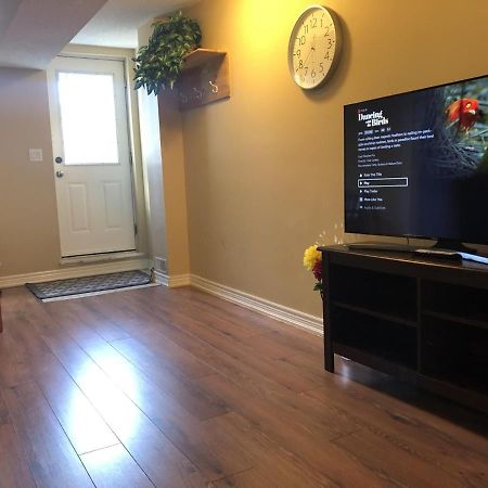 Spacious 2 Bedroom Guest Suite Toronto Esterno foto