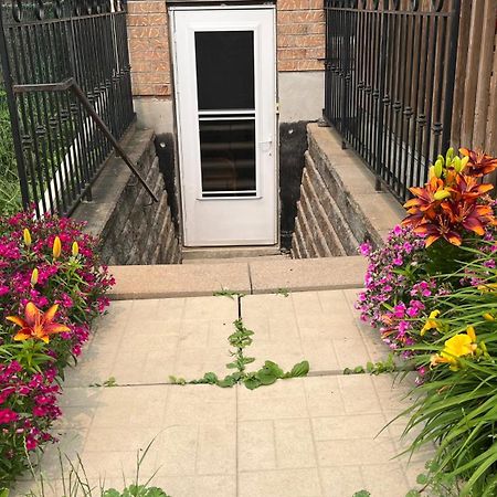 Spacious 2 Bedroom Guest Suite Toronto Esterno foto