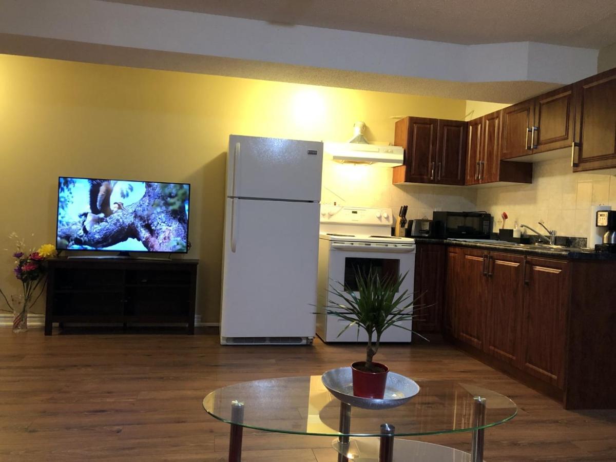 Spacious 2 Bedroom Guest Suite Toronto Esterno foto