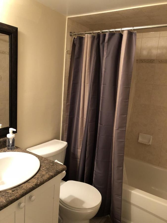 Spacious 2 Bedroom Guest Suite Toronto Esterno foto