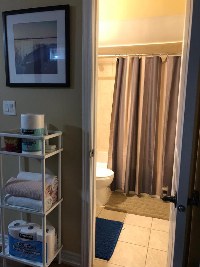 Spacious 2 Bedroom Guest Suite Toronto Esterno foto