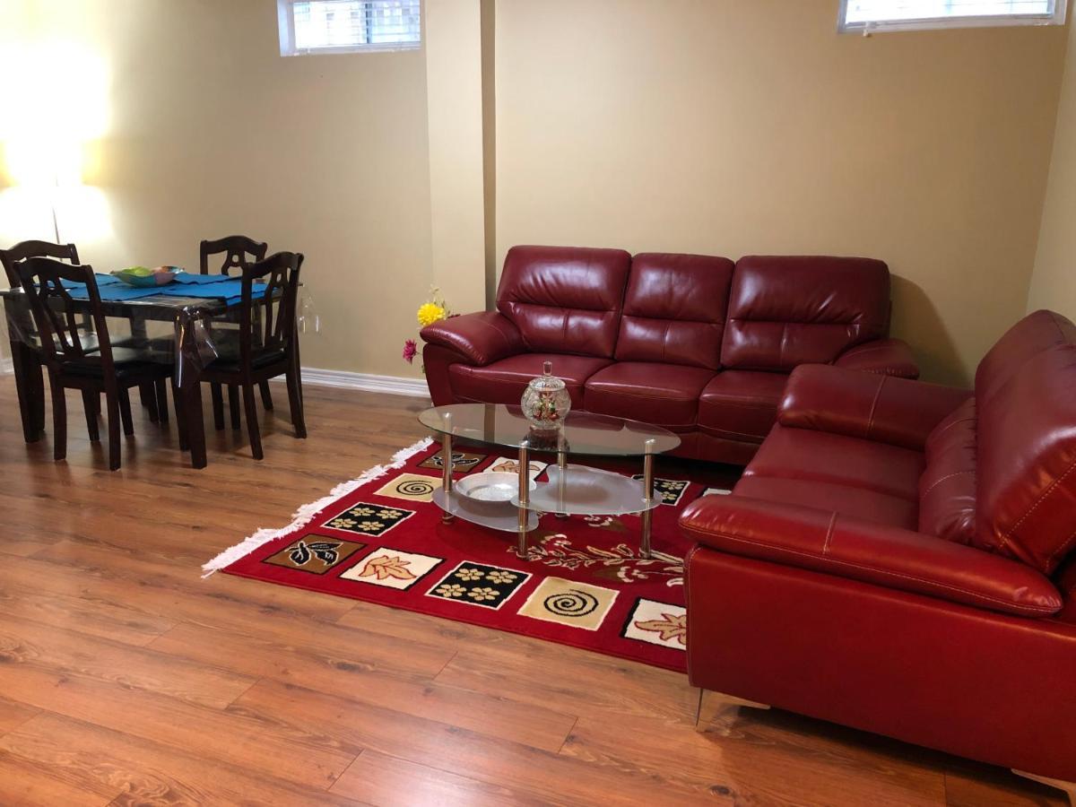 Spacious 2 Bedroom Guest Suite Toronto Esterno foto