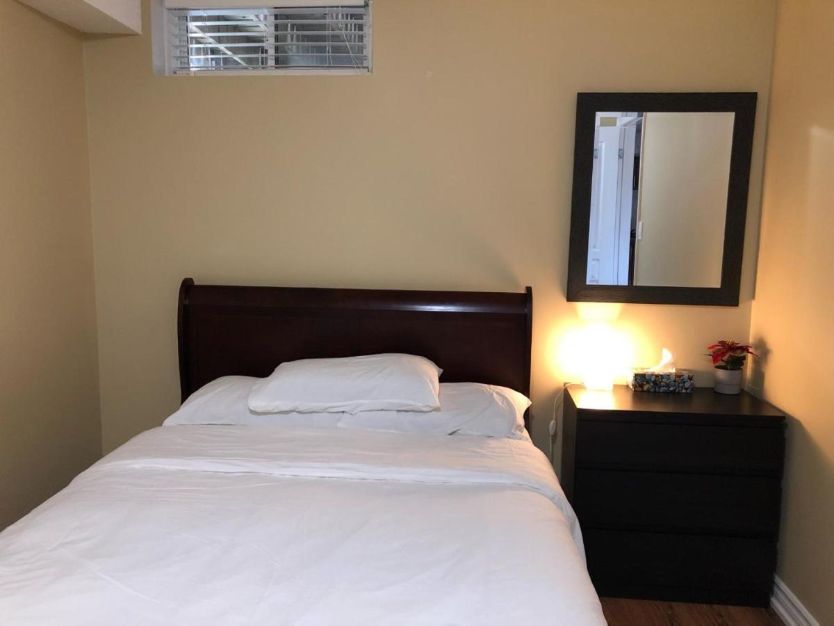 Spacious 2 Bedroom Guest Suite Toronto Esterno foto